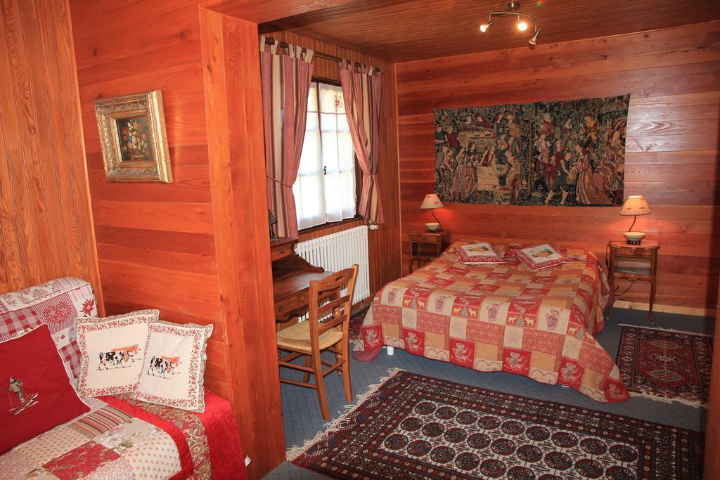 Guest House Chalet Saint Roch Albiez Montrond Ruang foto